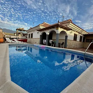 casa-con-piscina-en-tenerife-vista-mar-y-el-teide.tenerifehoteles.net/